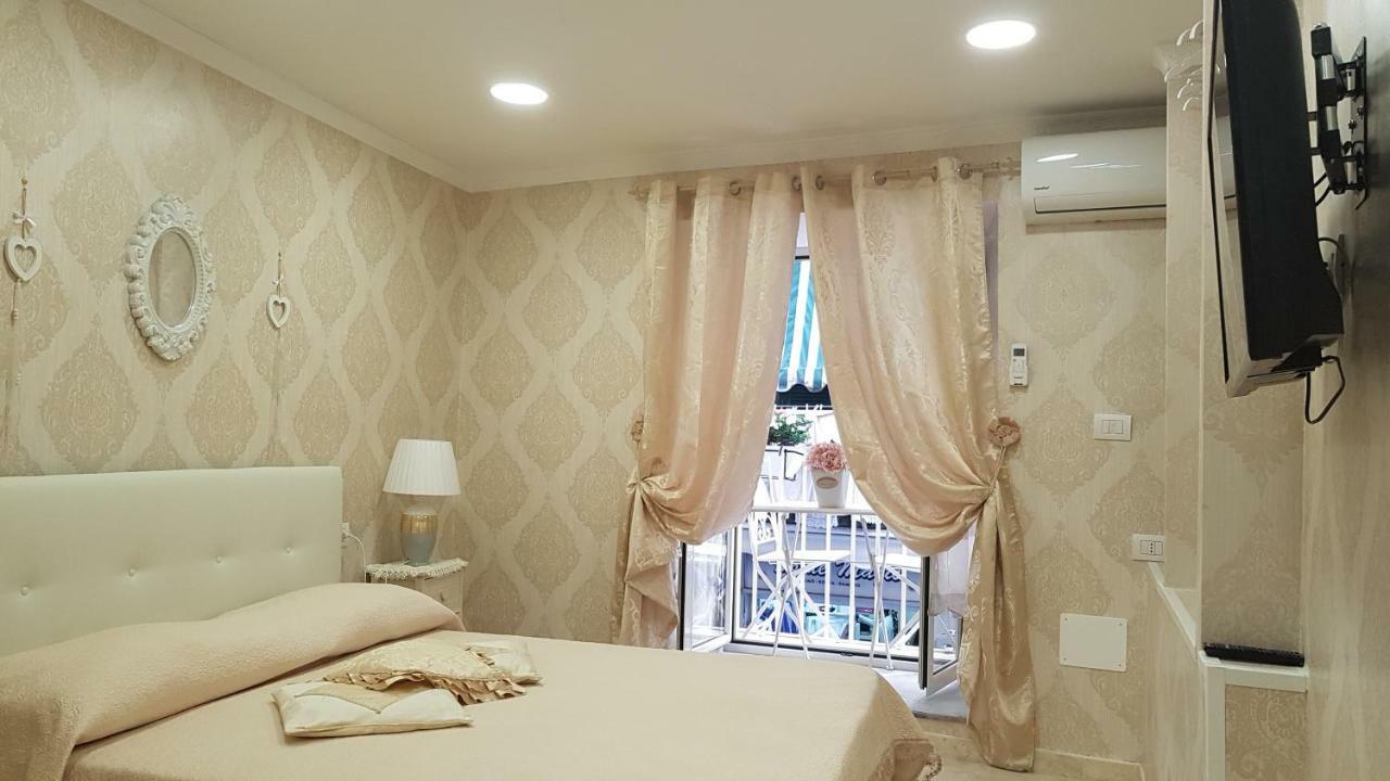Melissa A Toledo 2 * Napoli